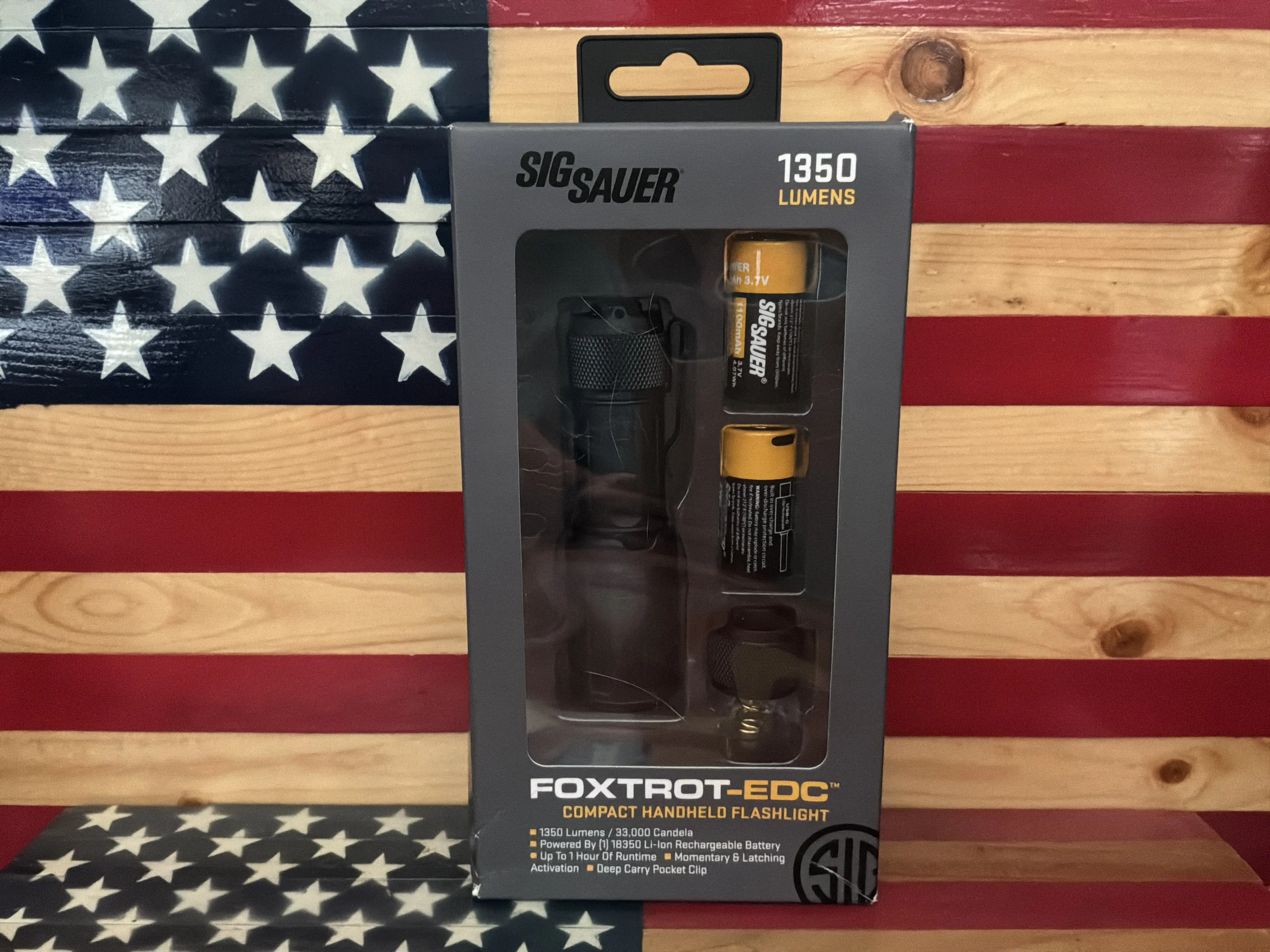 SIG SAUER Foxtrot-EDC 1350-lumen flashlight package